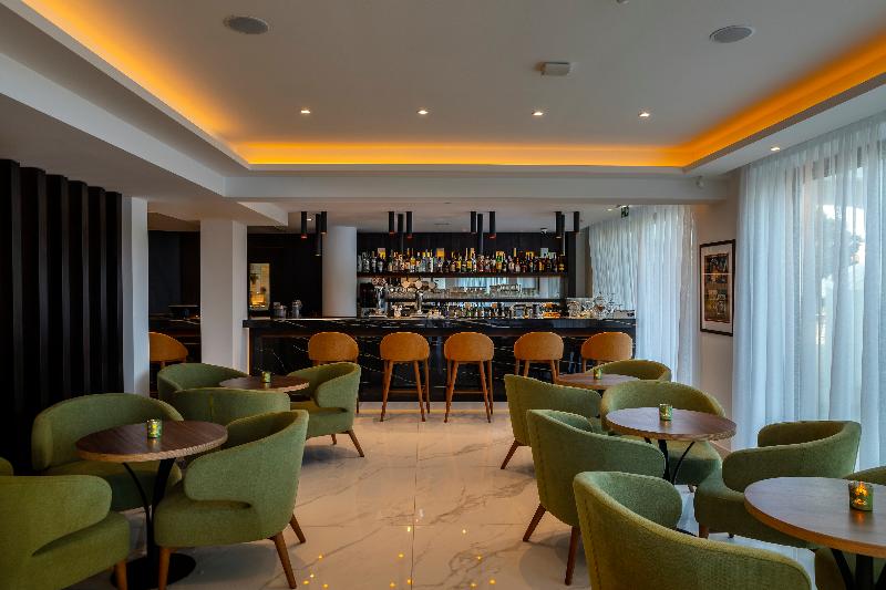 Leonardo Crystal Cove Hotel and Spa by the Sea - Bar