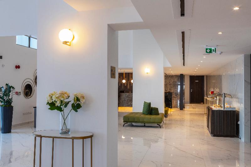 Leonardo Crystal Cove Hotel and Spa by the Sea - Lobi