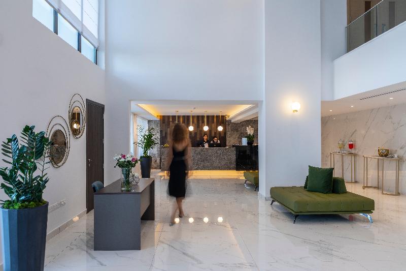 Leonardo Crystal Cove Hotel and Spa by the Sea - Lobi