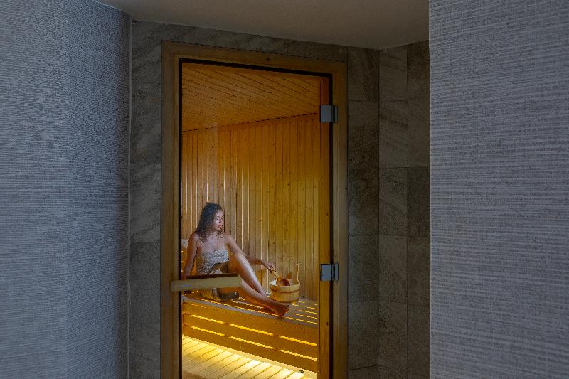 Leonardo Crystal Cove Hotel and Spa by the Sea - Genel