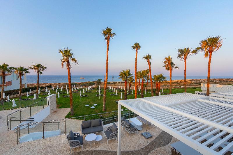 Leonardo Crystal Cove Hotel and Spa by the Sea - Genel