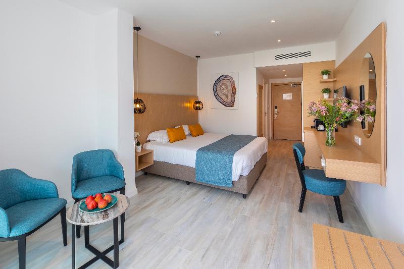 Leonardo Crystal Cove Hotel and Spa by the Sea - Oda