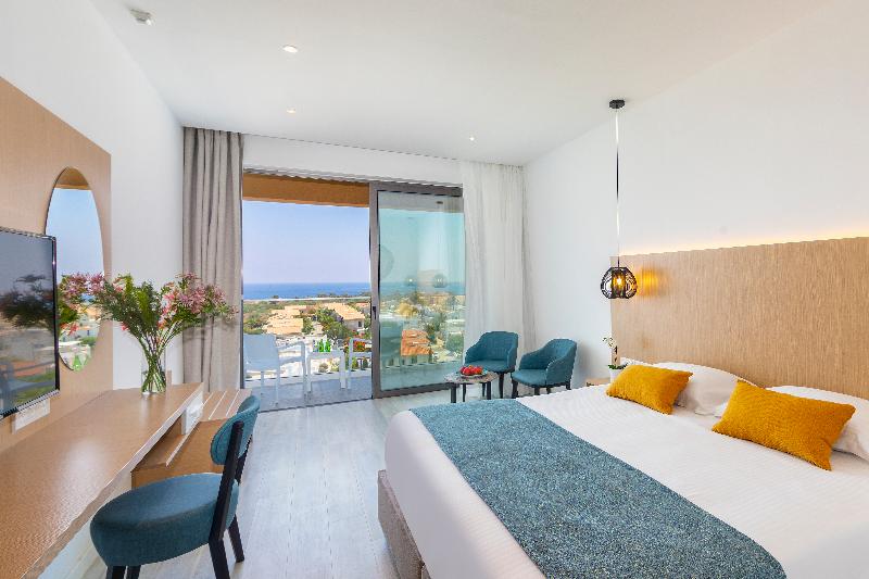 Leonardo Crystal Cove Hotel and Spa by the Sea - Oda