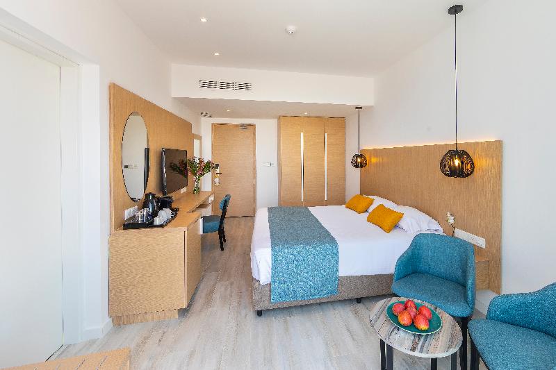 Leonardo Crystal Cove Hotel and Spa by the Sea - Oda