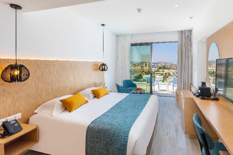 Leonardo Crystal Cove Hotel and Spa by the Sea - Oda