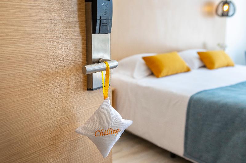 Leonardo Crystal Cove Hotel and Spa by the Sea - Oda