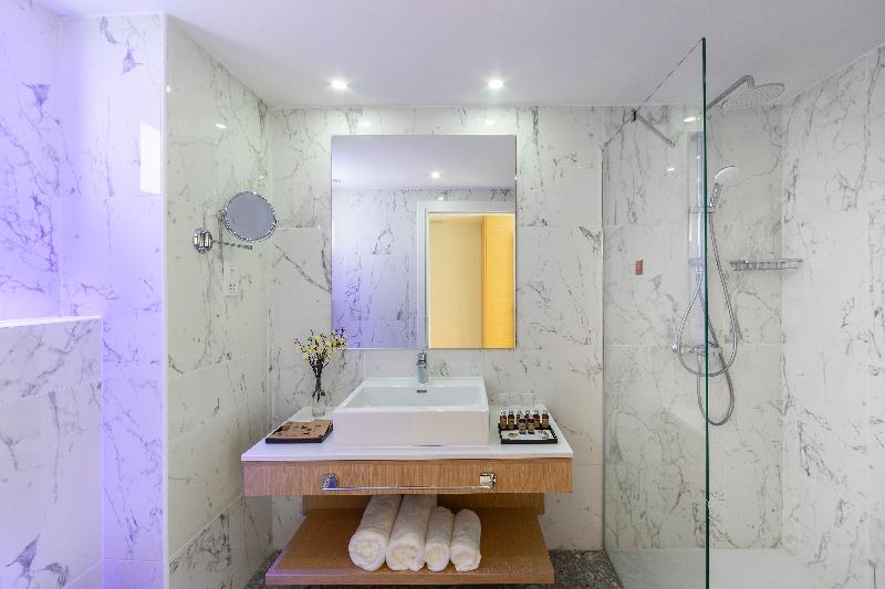 Leonardo Crystal Cove Hotel and Spa by the Sea - Oda