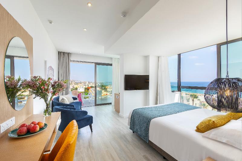 Leonardo Crystal Cove Hotel and Spa by the Sea - Oda