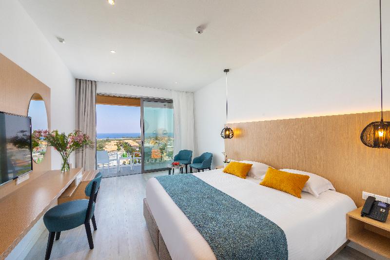 Leonardo Crystal Cove Hotel and Spa by the Sea - Oda