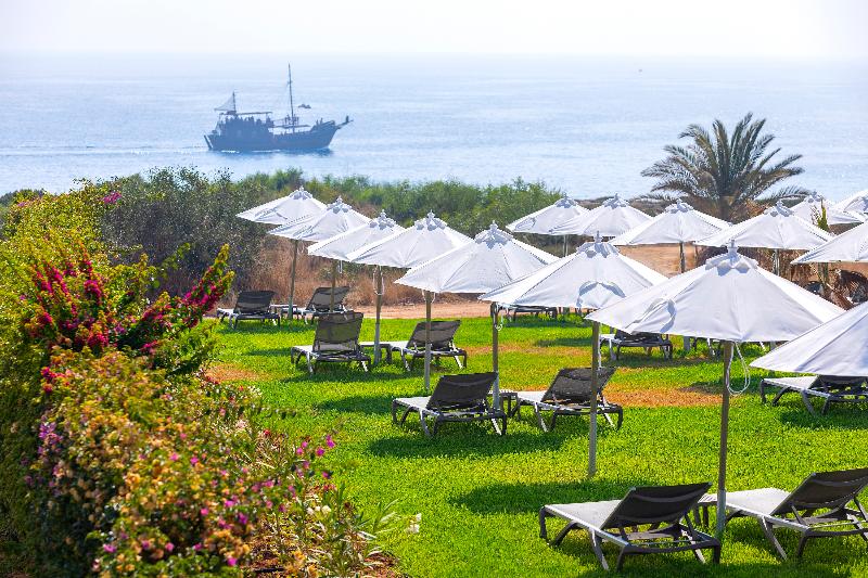 Leonardo Crystal Cove Hotel and Spa by the Sea - Plaj