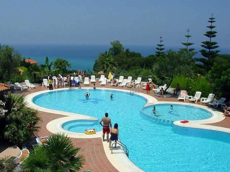 Villaggio La Pizzuta - Havuz
