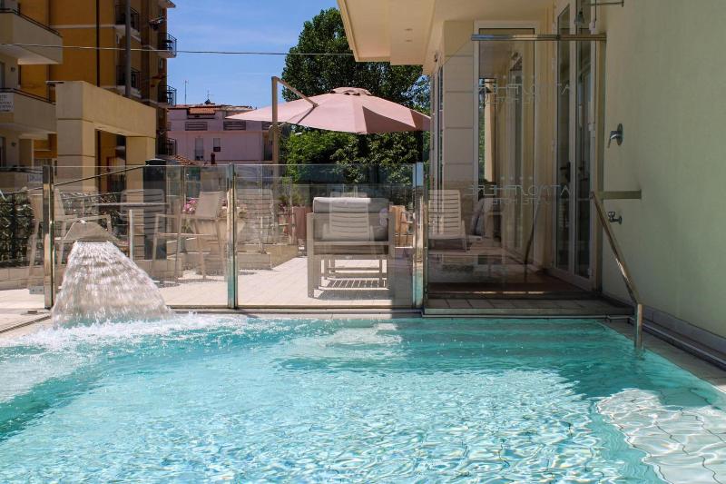 Atmosphere Suite Hotel - Havuz