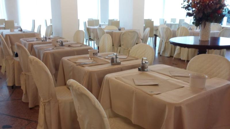 MoMo Seaview - Restoran