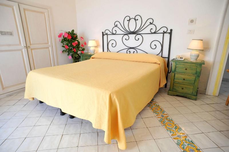 La Casa sul Mare - Genel