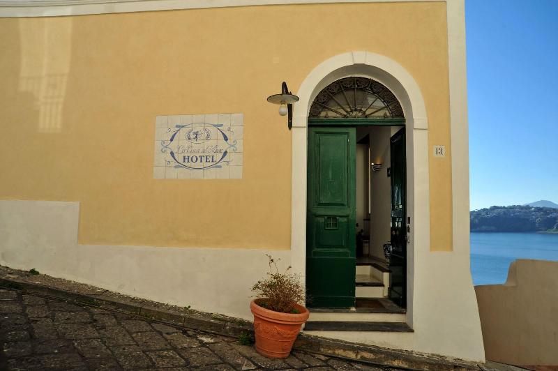 La Casa sul Mare - Genel