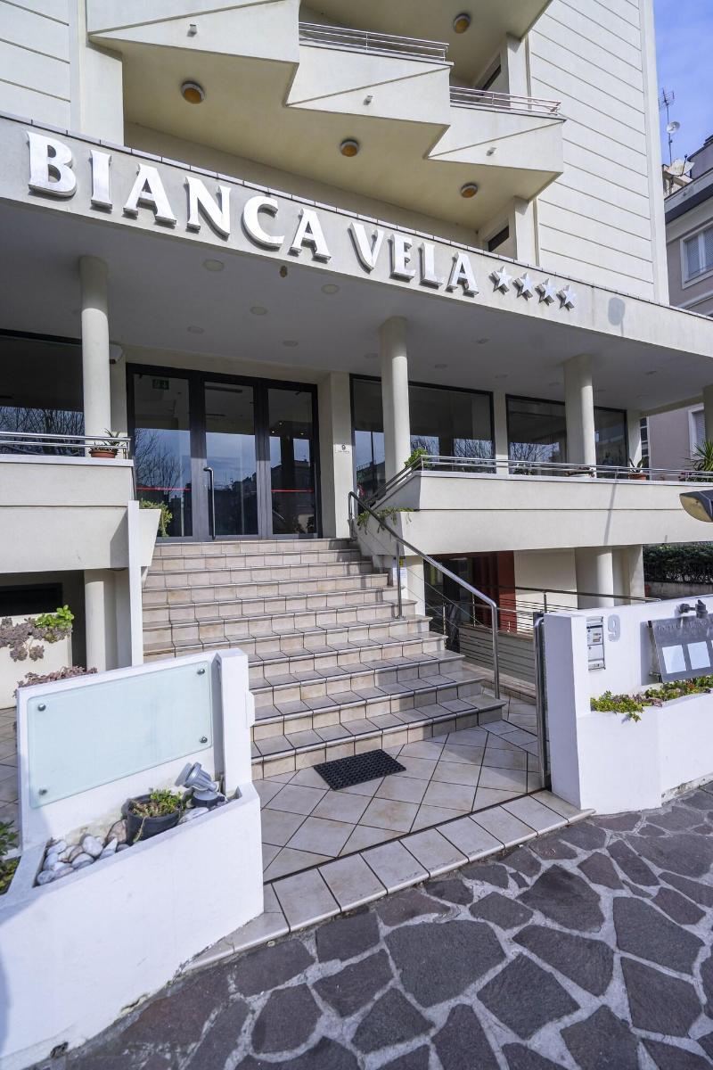 Bianca Vela - Bar