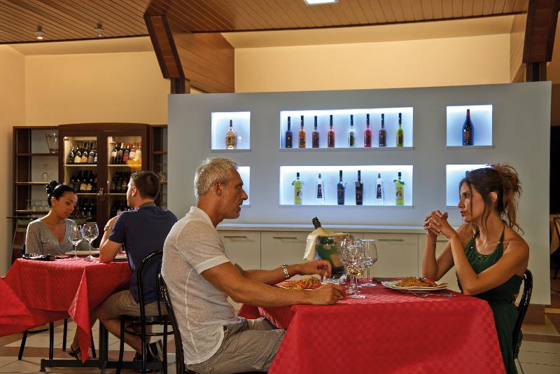Baia Domizia Camping Village - Restoran