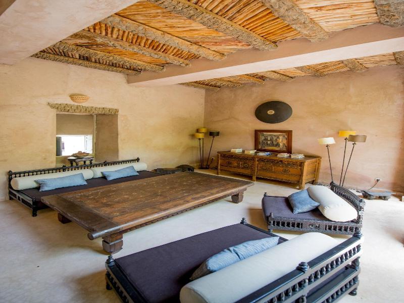 Caravanserai - Lobi