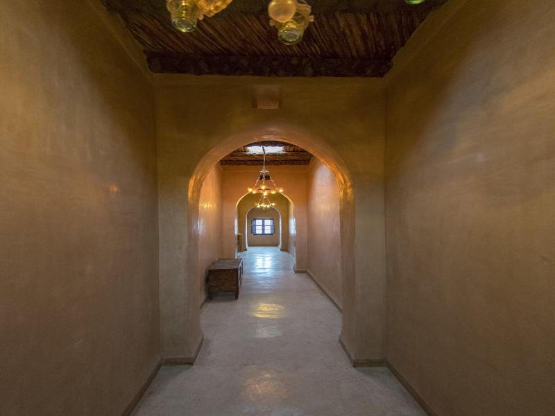 Caravanserai - Lobi