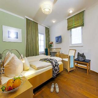 Münchener Hof otel fotoğrafı
