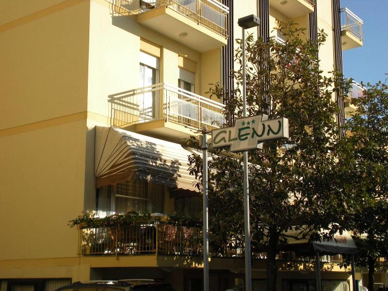 Glenn - Genel