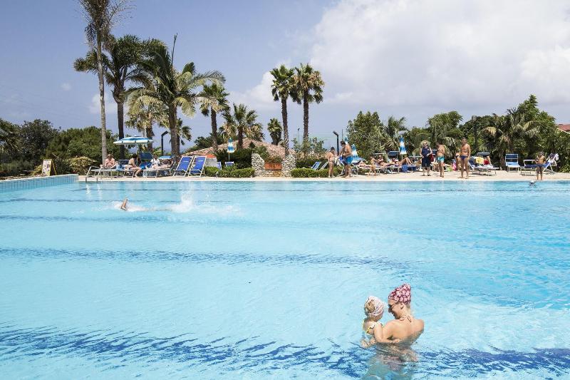 Calabrisella - Genel