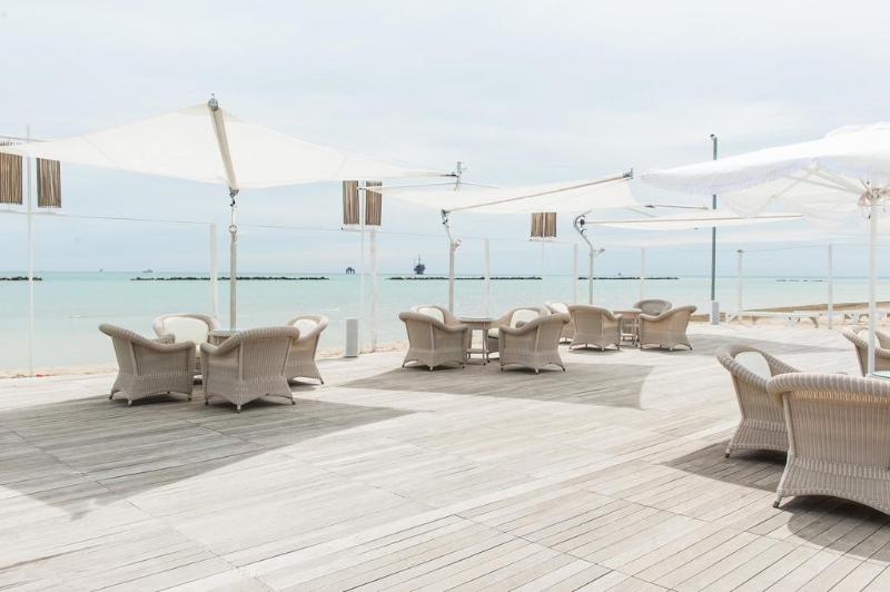 Long Beach Village - Genel