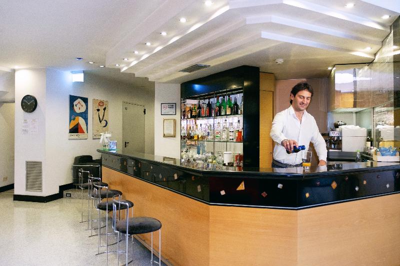 Junior - Bar