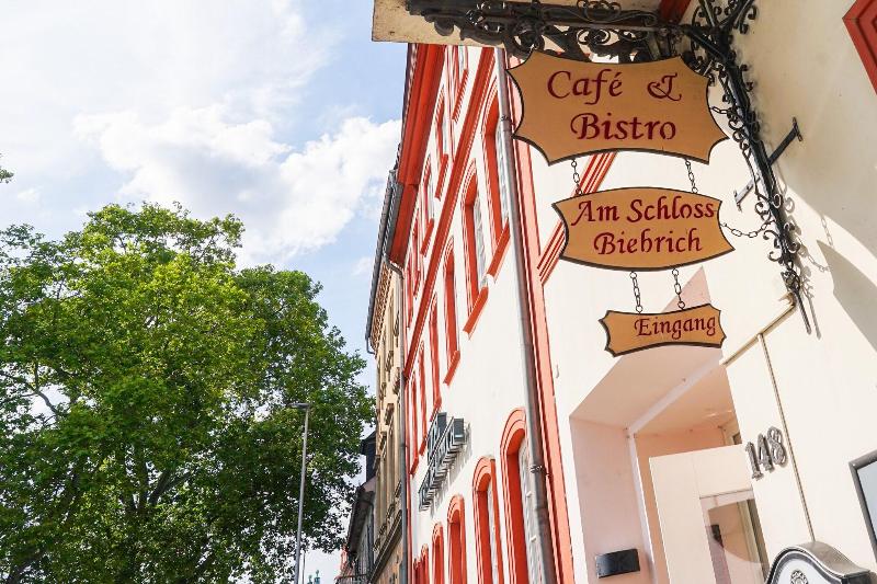 Am Schloss Biebrich - Genel