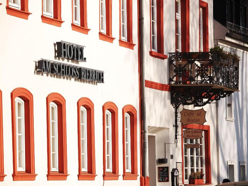 Am Schloss Biebrich - Genel