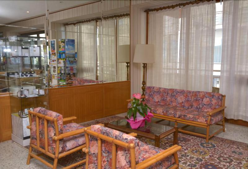 Hotel Diplomat - Lobi