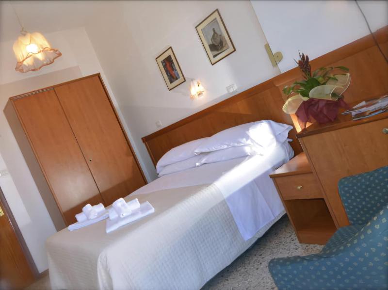 Hotel Diplomat - Oda