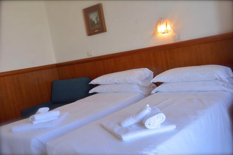 Hotel Diplomat - Oda