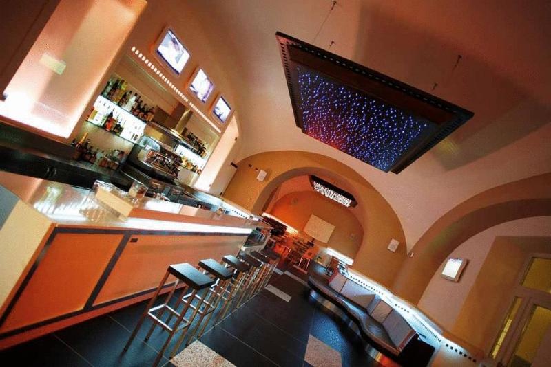 Seven Hostel - Bar