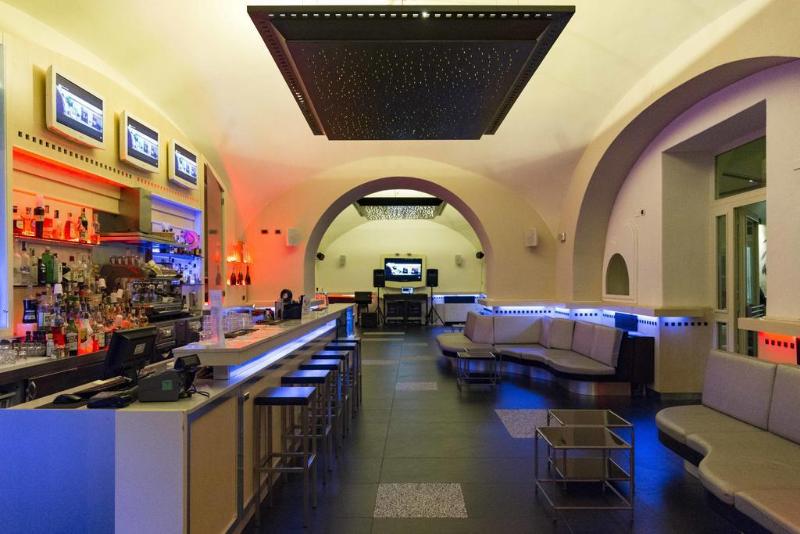 Seven Hostel - Bar