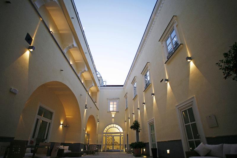 Seven Hostel - Genel
