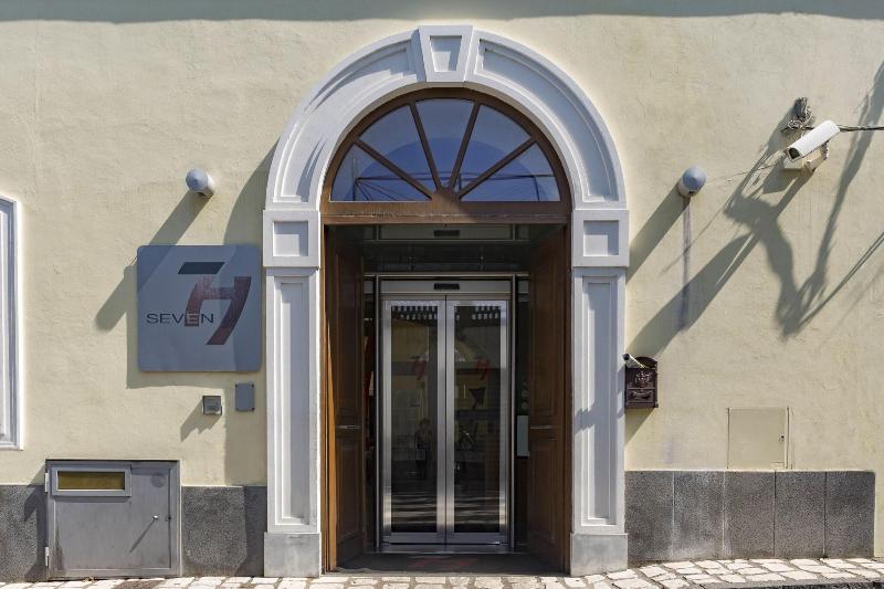 Seven Hostel - Genel