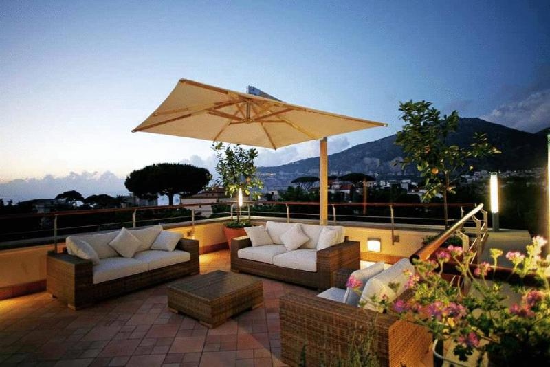 Seven Hostel - Teras