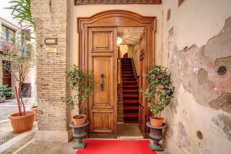 Navona Gallery Garden Suites - Oda