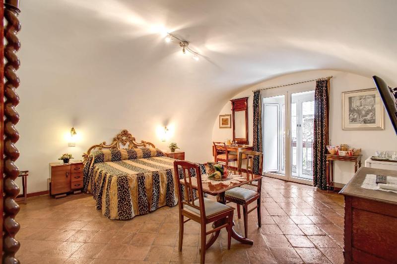 Navona Gallery Garden Suites - Oda