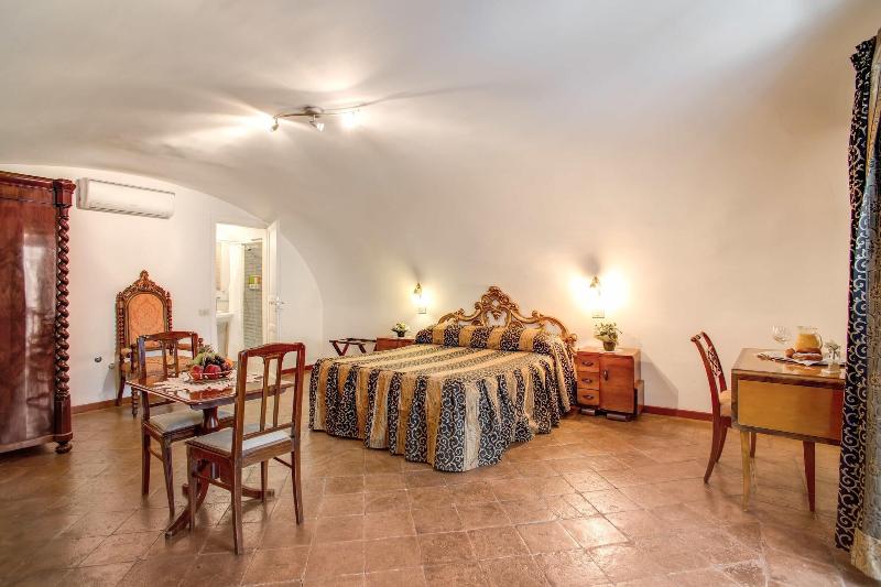 Navona Gallery Garden Suites - Oda
