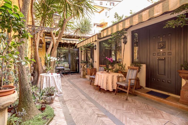 Navona Gallery Garden Suites - Teras