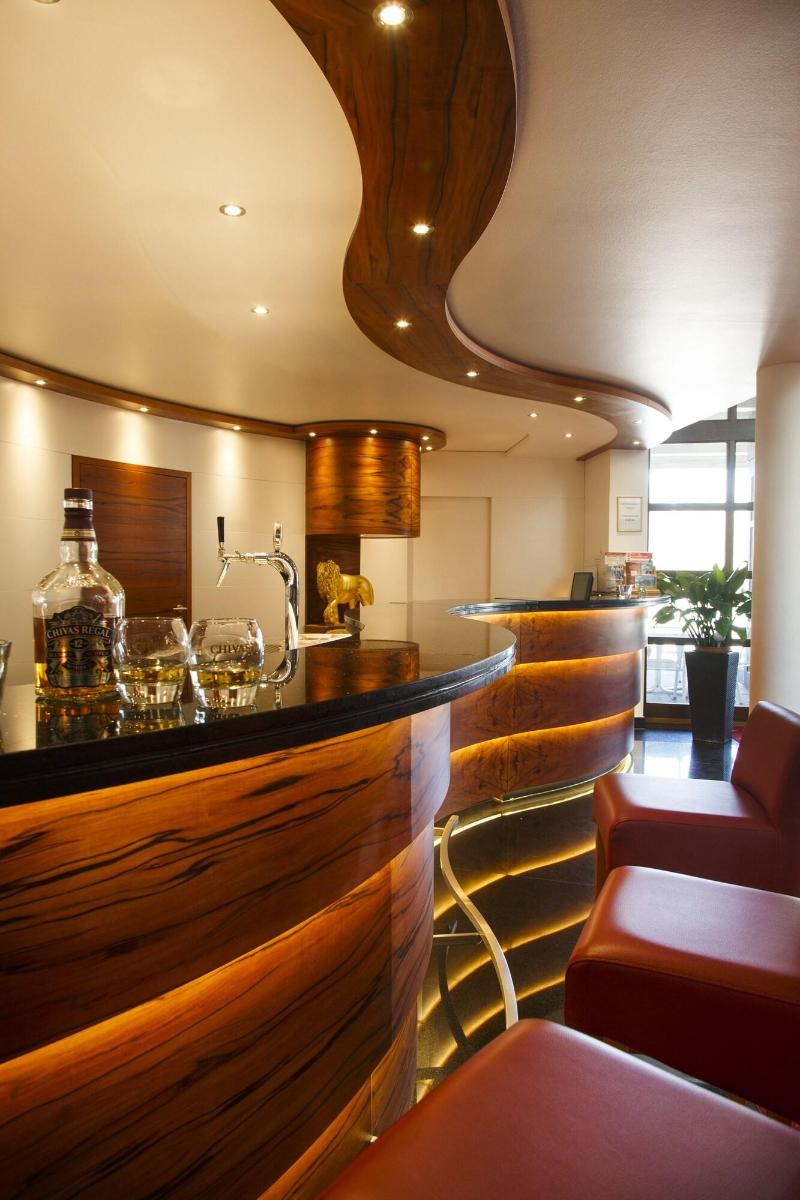 INVITE Hotel Löwen Freiburg - Bar