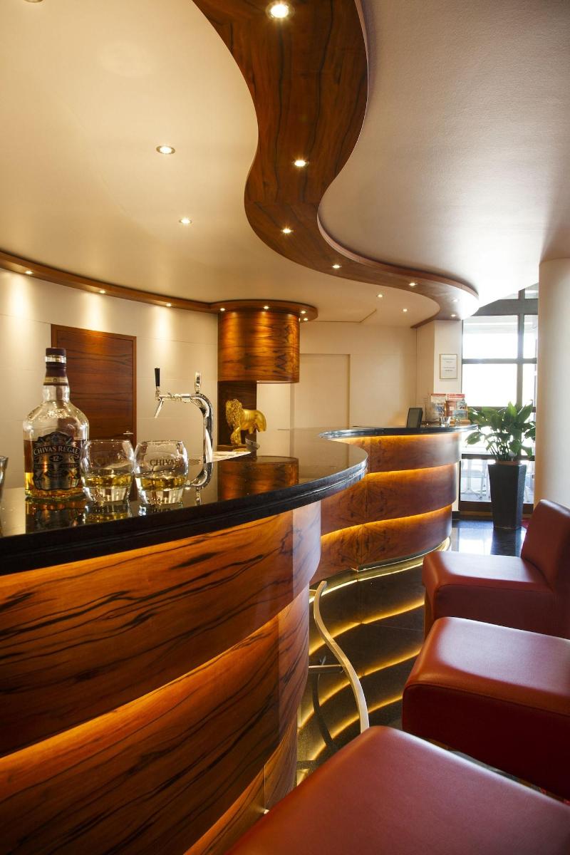 INVITE Hotel Löwen Freiburg - Bar