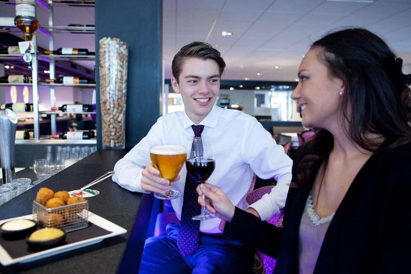 Van Der Valk Hotel Rotterdam Nieuwerkerk - Bar