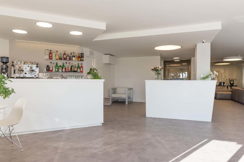 Commodore - Bar