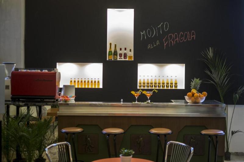 Lily Rimini - Bar