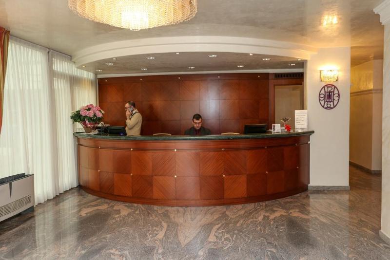 Gallia Palace - Lobi