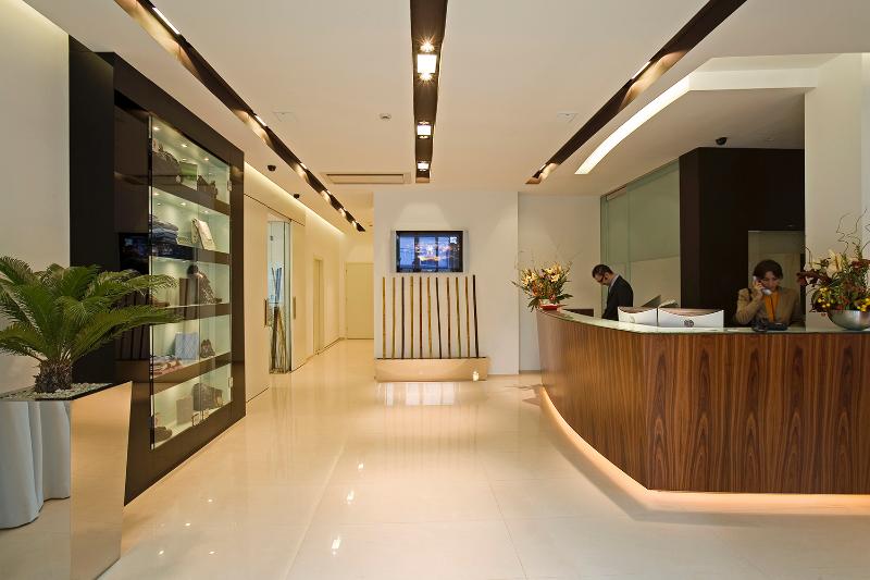 Card International - Lobi
