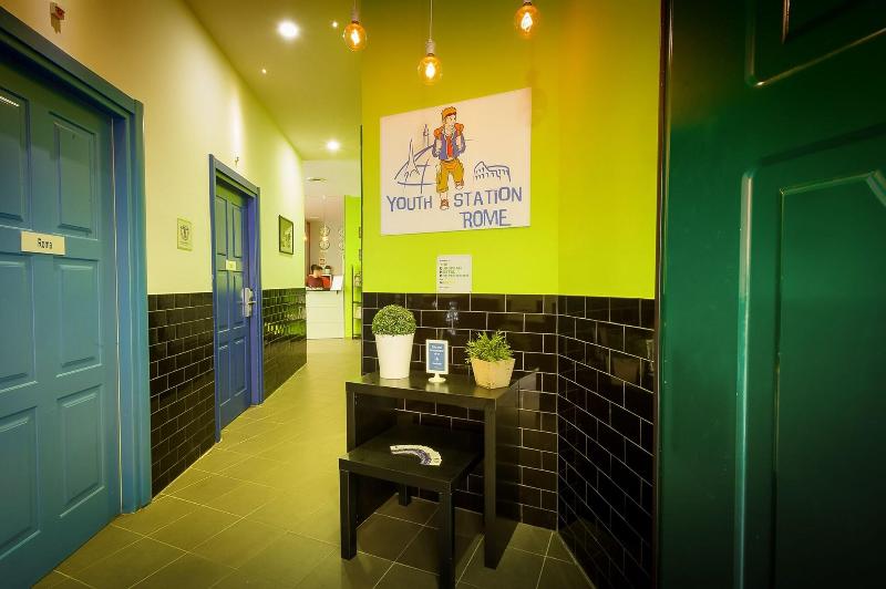 Youth Station Hostel - Lobi